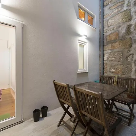 Apartment Lovelystay - Cozy Duplex With Patio Right Off Train&metro Station Porto
